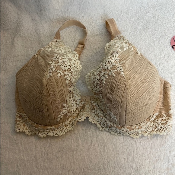Wacoal Other - Wacoal Tan Lace Accent Bra